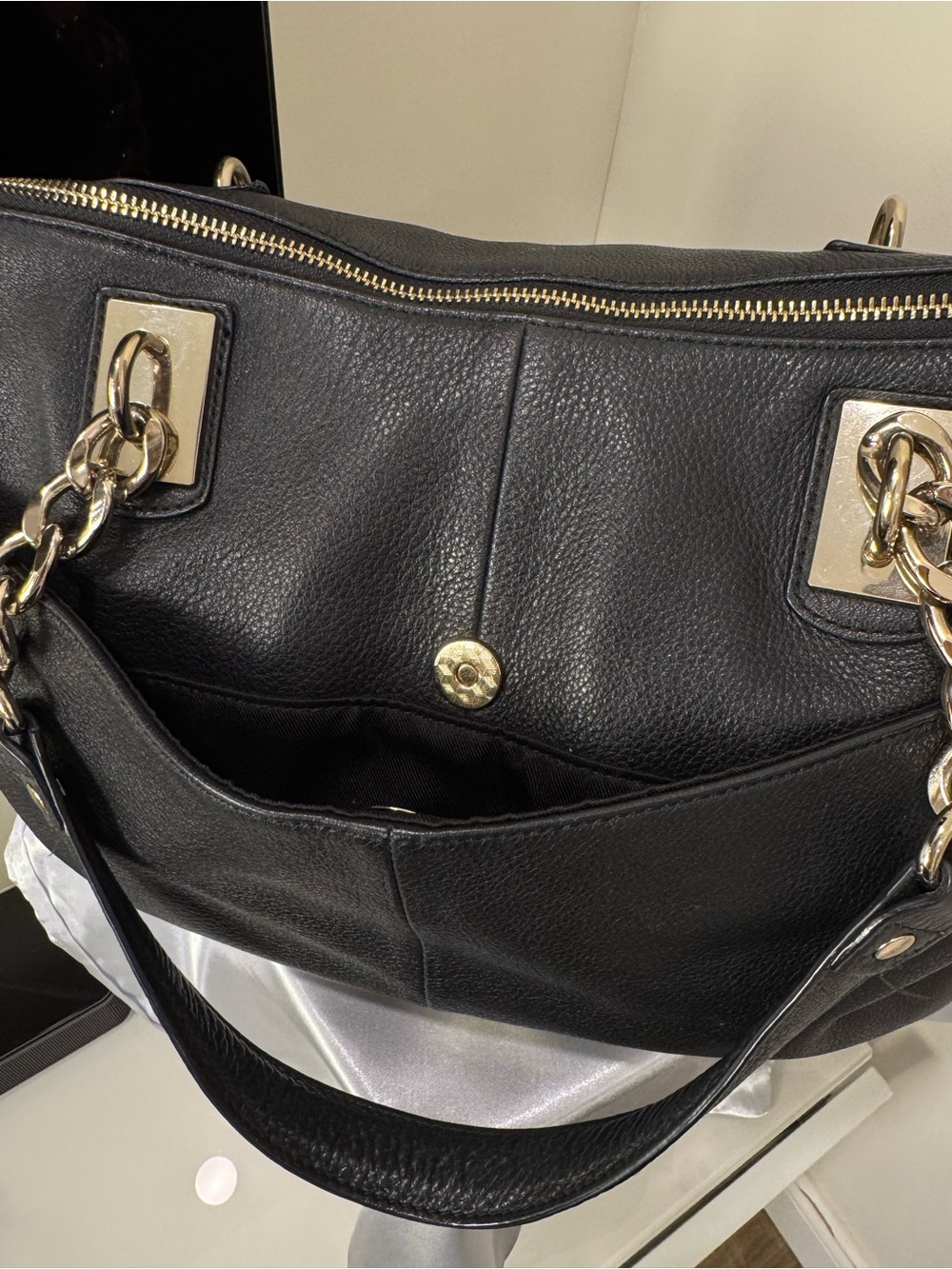 Danier Black Leather Shoulder Bag with Gold Chains - Picture 10 of 13
